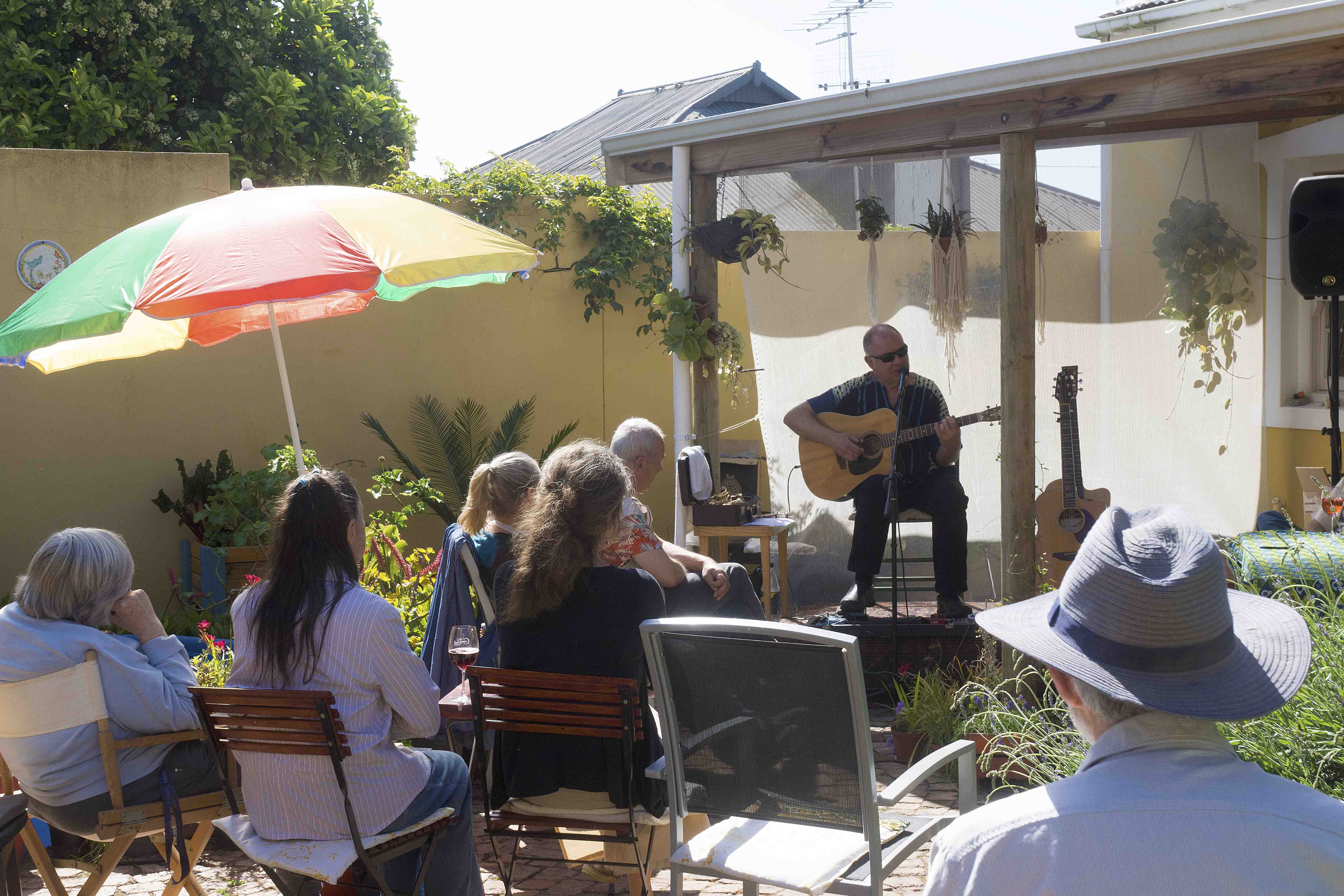 Roger Lucy playing in fornt of an audience.